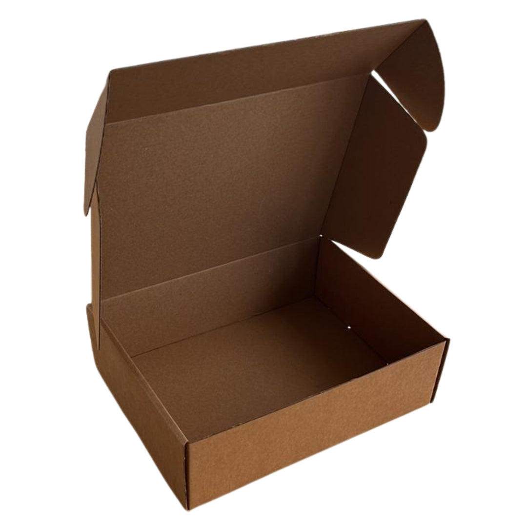 Optimiza tus empaques con nuestra caja de micro corrugado Kraft 23 CS 26X20X8 con flauta E, diseñada para brindar resistencia, ligereza y protección en cada envío. Su estructura de micro corrugado ayuda a mantener el contenido seguro, evitando deformaciones y absorbiendo impactos durante el manejo y transporte.