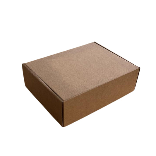 Optimiza tus empaques con nuestra caja de micro corrugado Kraft 23 CS 18X16X6.5 con flauta E, diseñada para brindar resistencia, ligereza y protección en cada envío. Su estructura de micro corrugado ayuda a mantener el contenido seguro, evitando deformaciones y absorbiendo impactos durante el manejo y transporte.